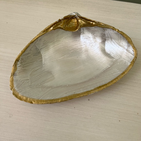 🌻6-Gorgeous pearl painted and gold trimmed shells - Picture 11 of 14